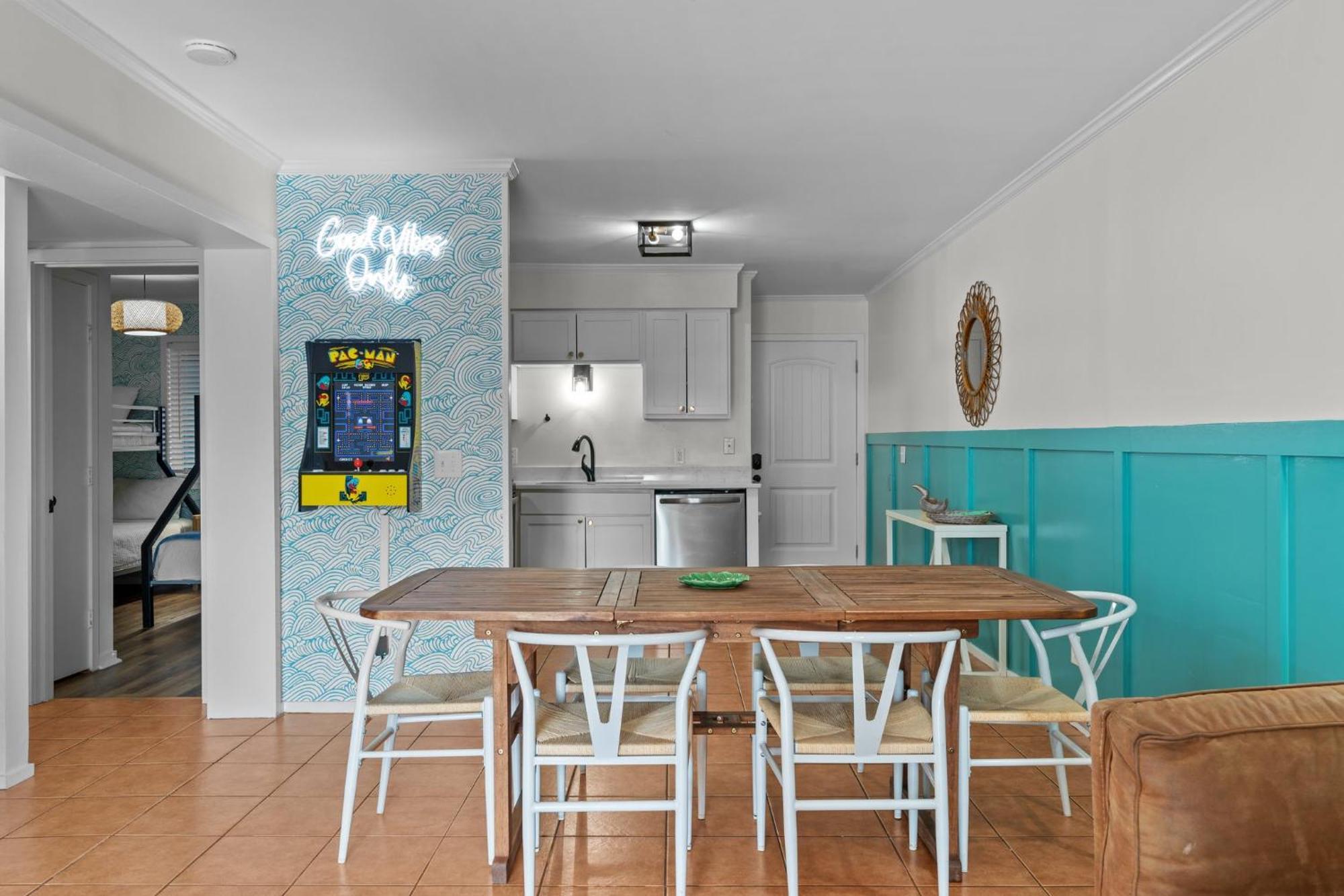Hang Ten Hideaway, Pool, Condo, Parking - 6 Person Max Occupancy Carolina Beach Eksteriør bilde
