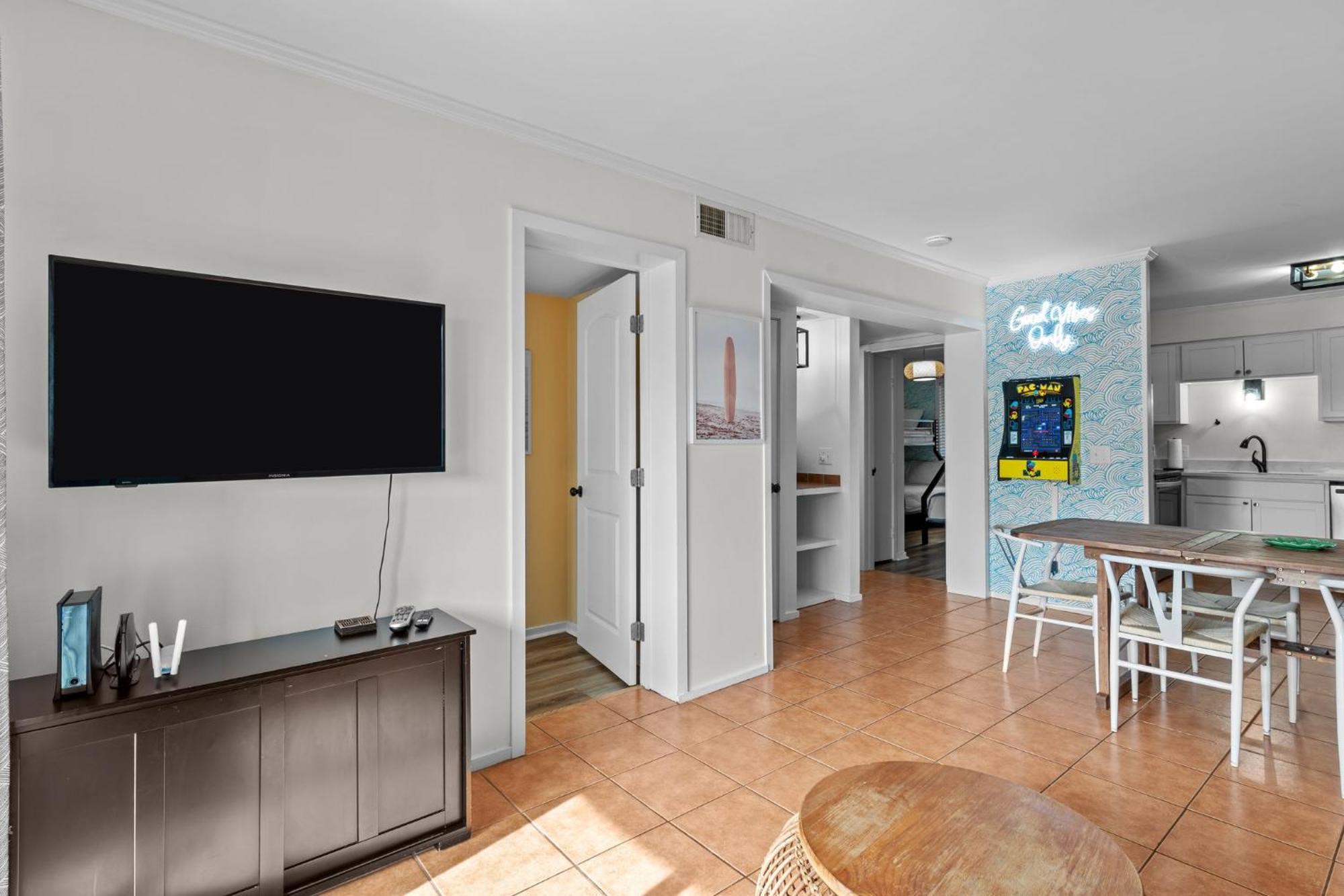 Hang Ten Hideaway, Pool, Condo, Parking - 6 Person Max Occupancy Carolina Beach Eksteriør bilde