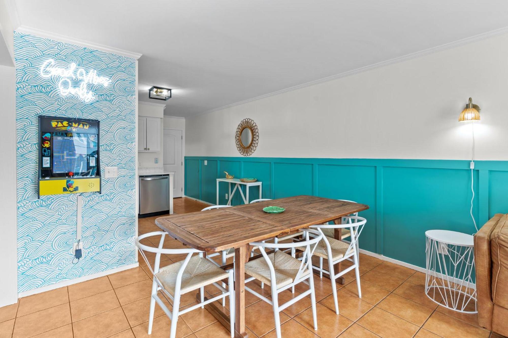 Hang Ten Hideaway, Pool, Condo, Parking - 6 Person Max Occupancy Carolina Beach Eksteriør bilde