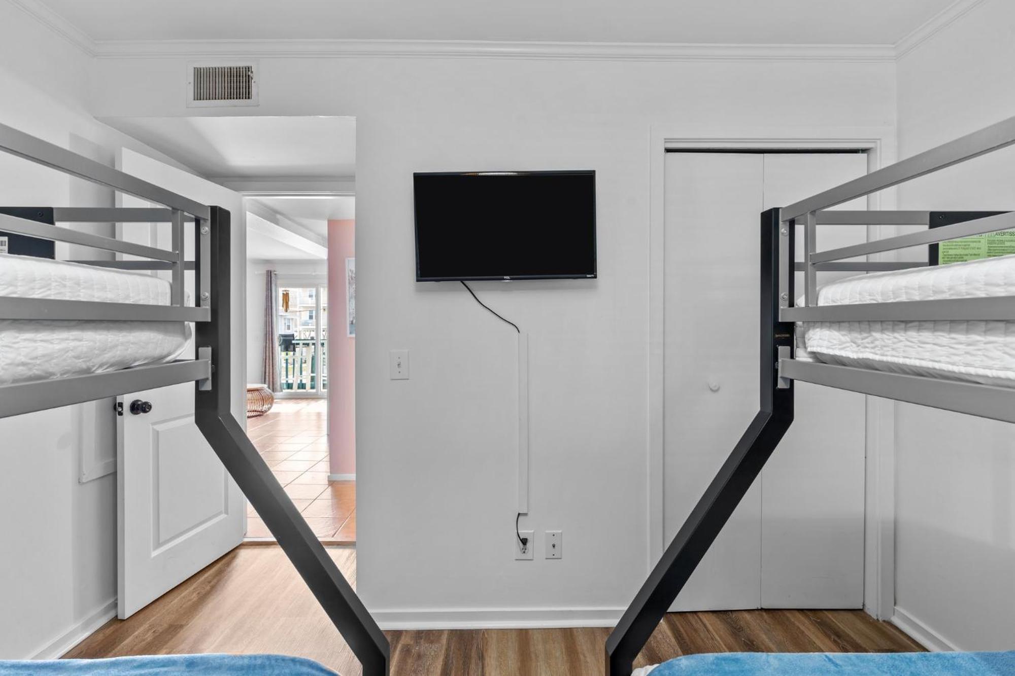 Hang Ten Hideaway, Pool, Condo, Parking - 6 Person Max Occupancy Carolina Beach Eksteriør bilde