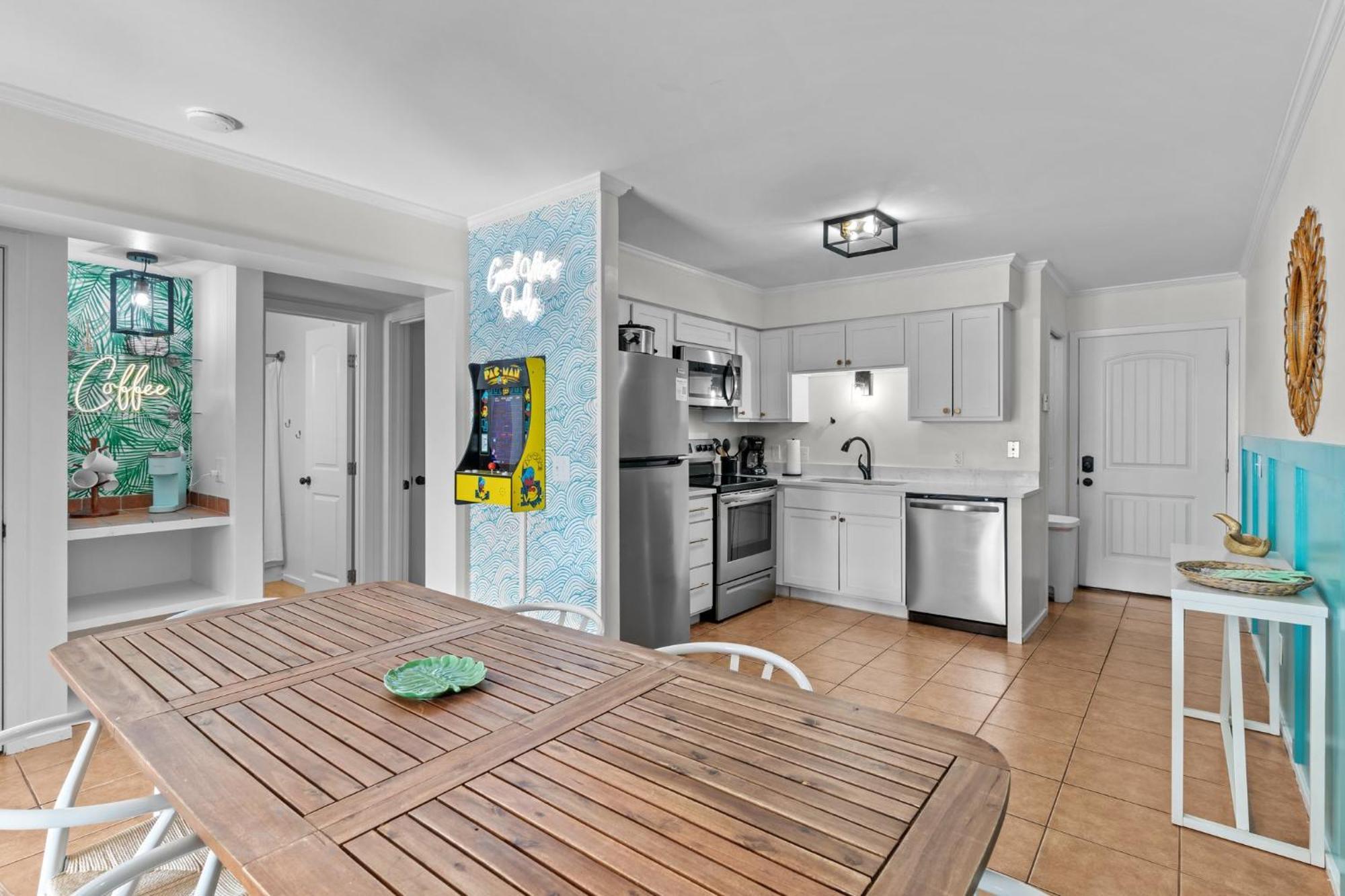 Hang Ten Hideaway, Pool, Condo, Parking - 6 Person Max Occupancy Carolina Beach Eksteriør bilde