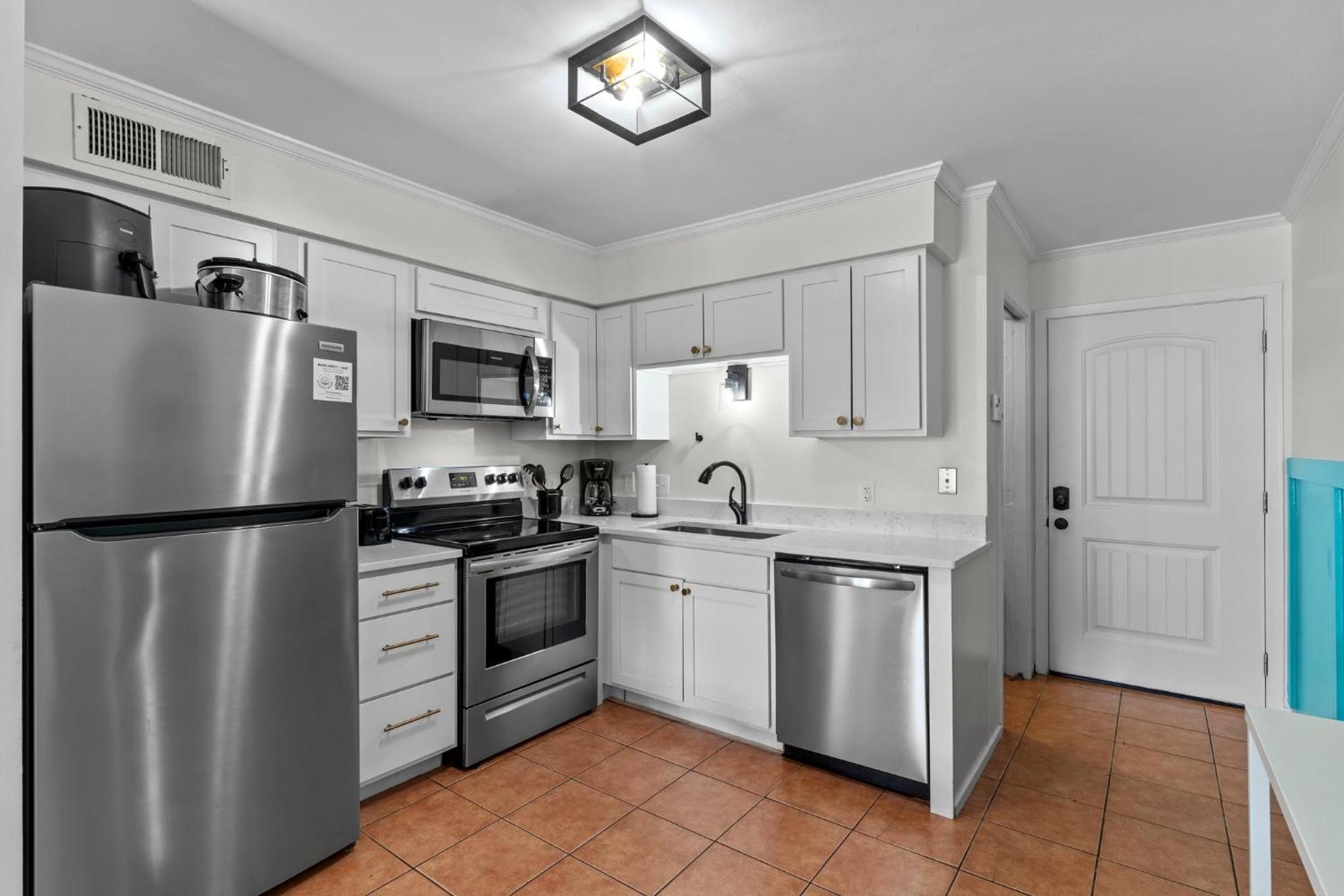 Hang Ten Hideaway, Pool, Condo, Parking - 6 Person Max Occupancy Carolina Beach Eksteriør bilde
